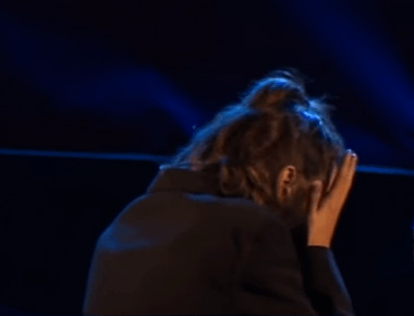 Ξέσπασε σε κλάματα πάνω στη σκηνή ο νικητής της Eurovision - Τι συνέβη; (βίντεο)